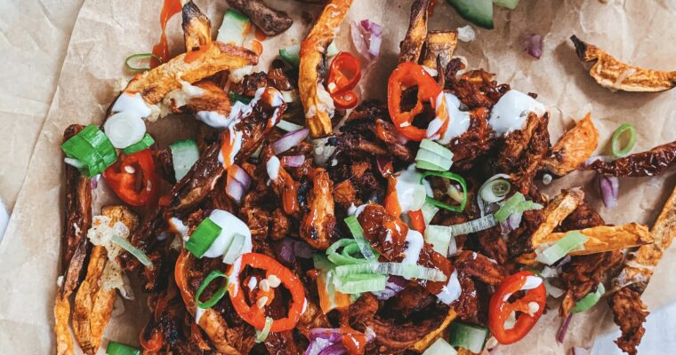 Loaded sweet potato fries met pindakip