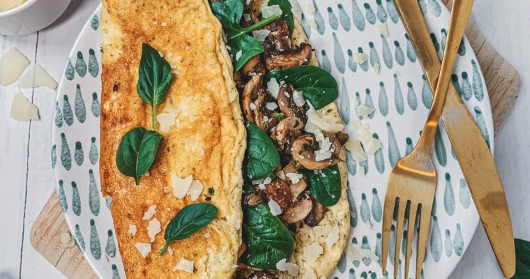 Fluffy omelet met pesto en Parmezaan