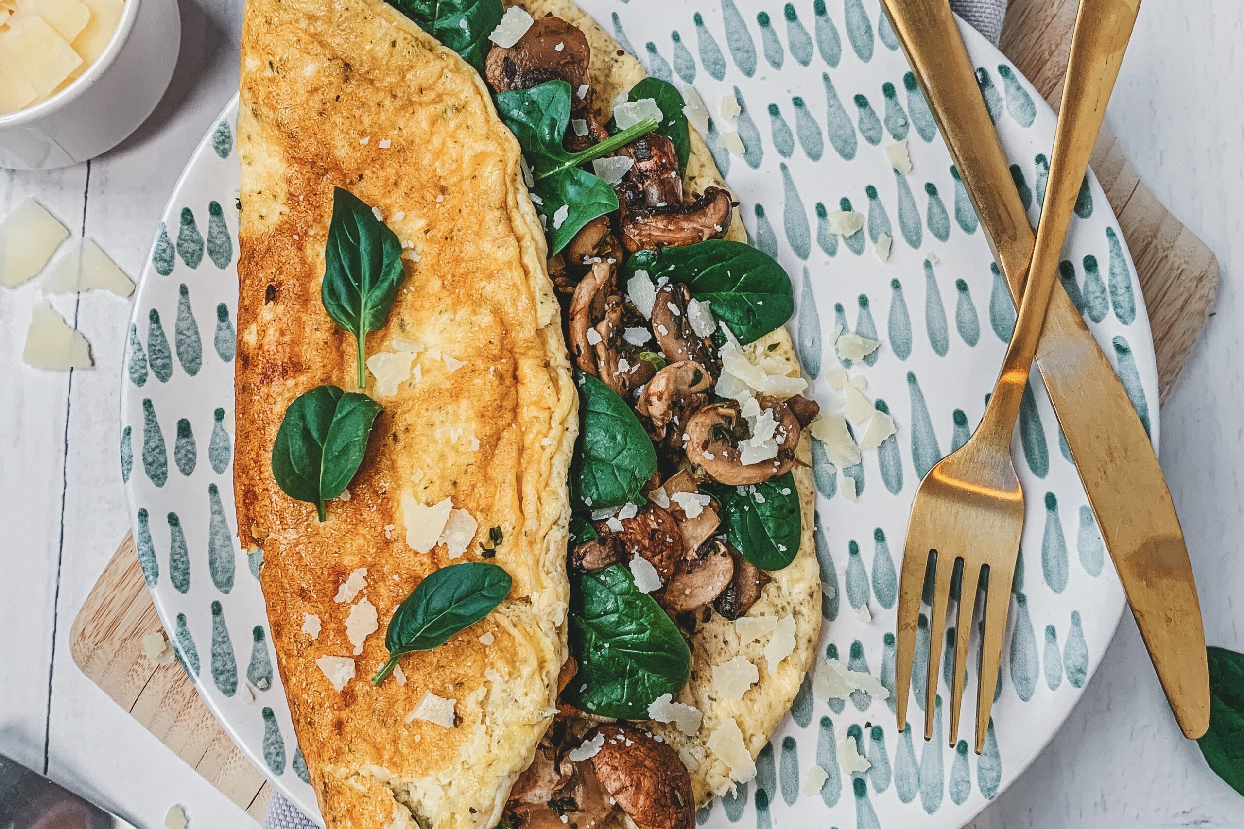 Fluffy omelet met pesto en Parmezaan