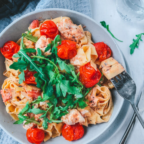 Truffelpasta met gepofte tomaat